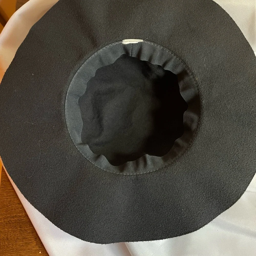 Cute “Big Girl’s” Dark Gray Hat w/Bright Yellow Bow, Description has Measurement